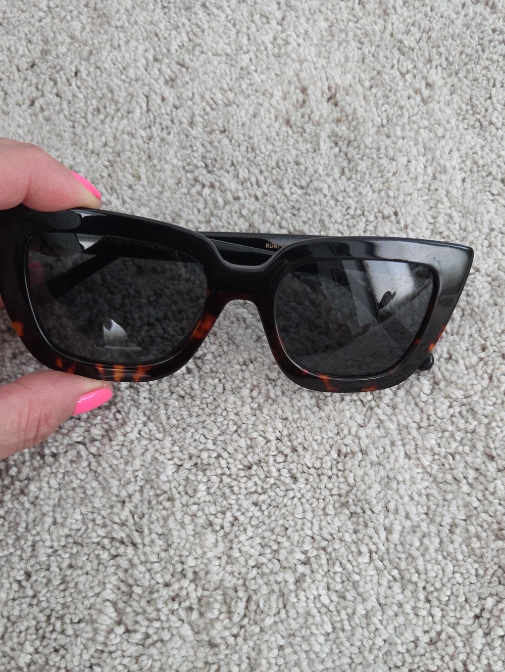 Diff Oversized Cat-Eye Tortoiseshell Sunglasses EUC - Picture 9 of 9